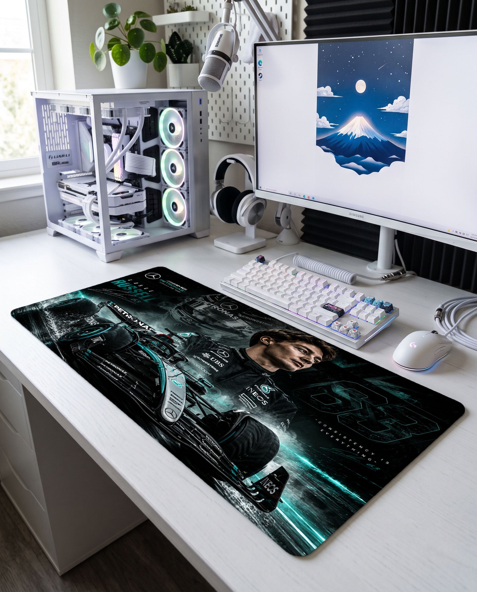 Tutarlılık Her Şeydir: George Russell Mercedes-AMG F1 Mouse Pad
