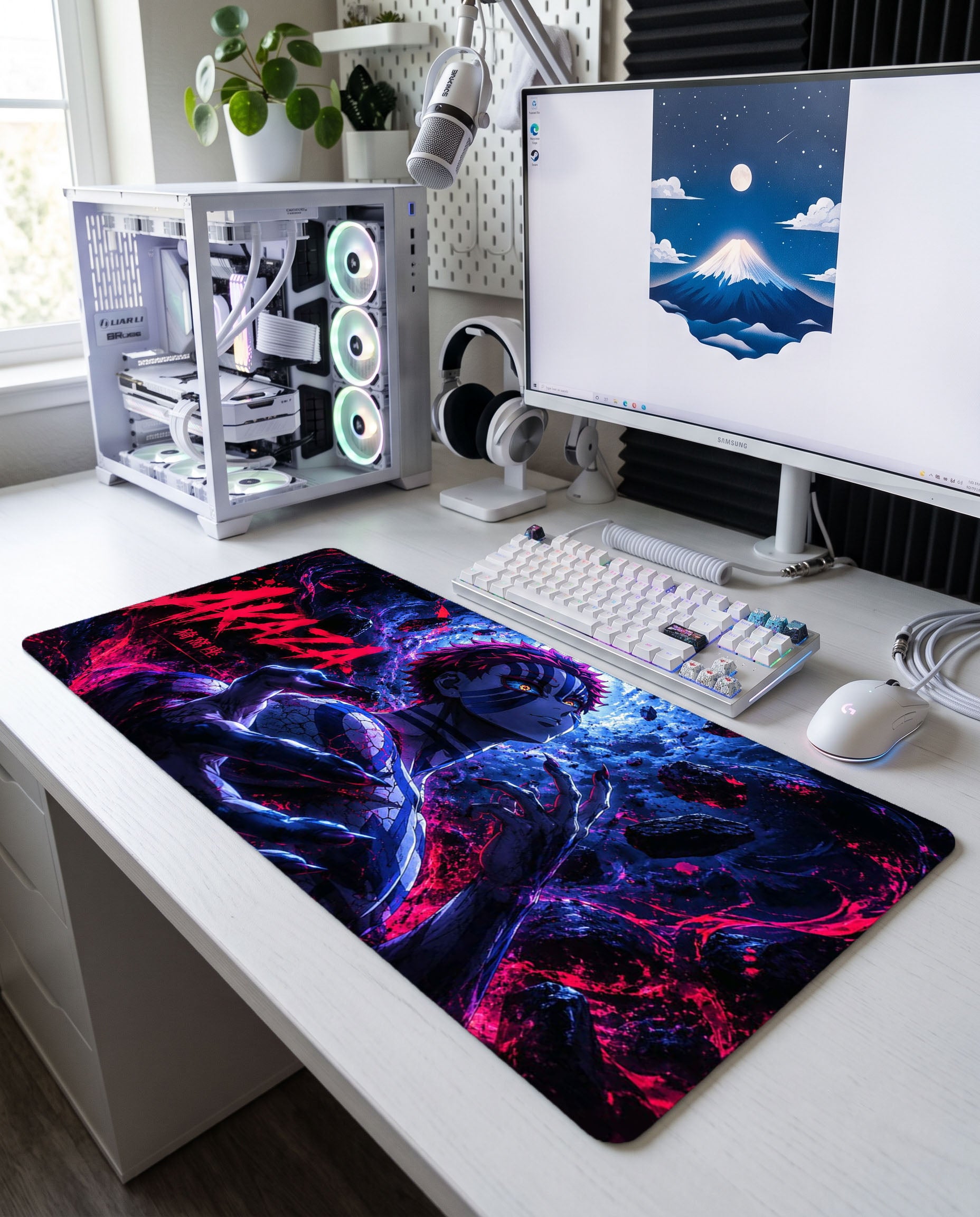 Üst Ay Üçü: Akaza Mouse Pad