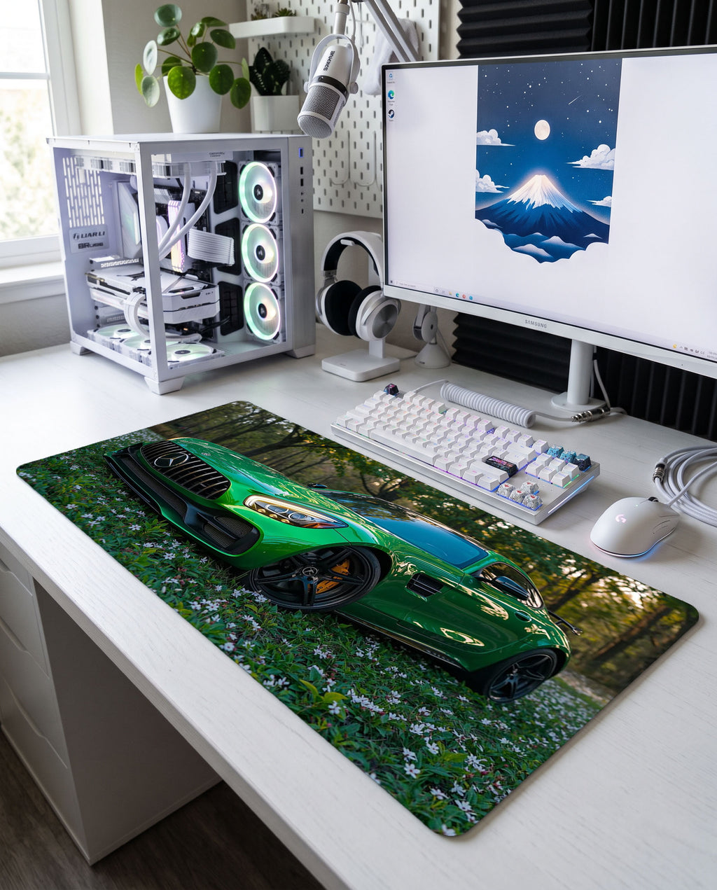 Ormanın Canavarı: Mercedes-AMG GT Mouse Pad