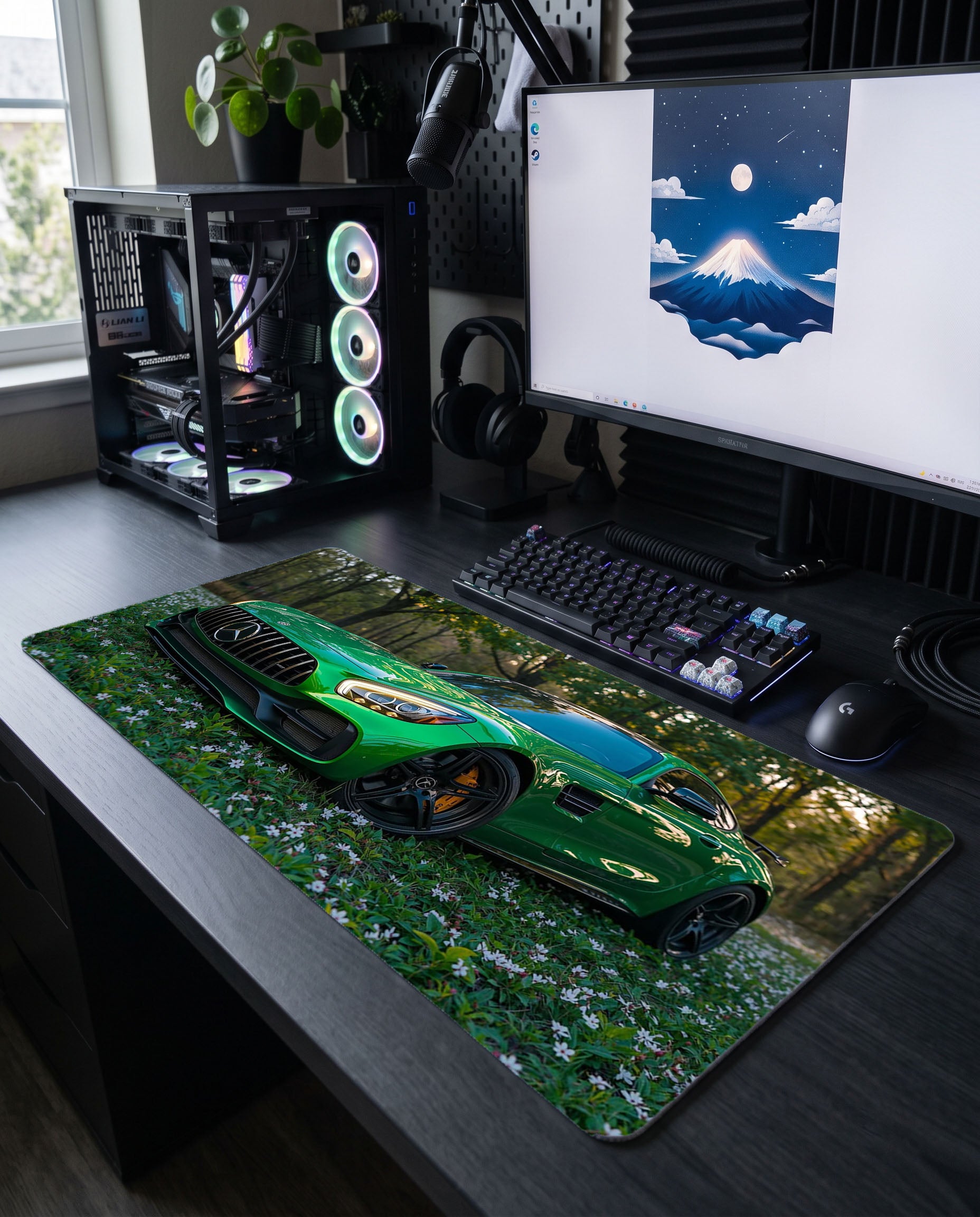 Ormanın Canavarı: Mercedes-AMG GT Mouse Pad